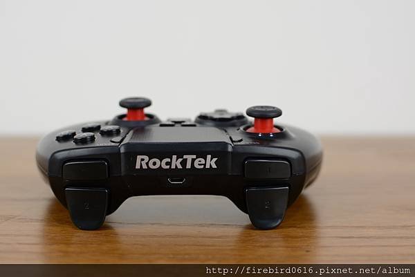 RockTek-GP500藍牙遊戲搖桿15.jpg