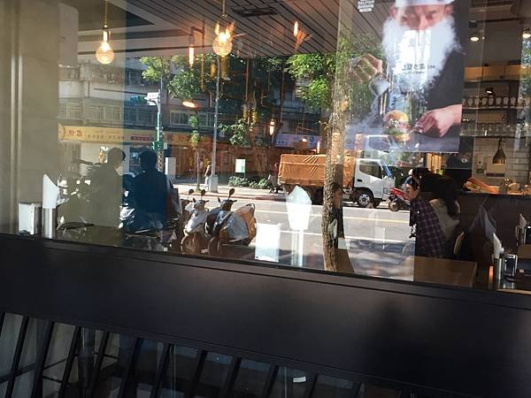 1-3台北世貿101四四南村美食-Selfish_Burger6.jpg