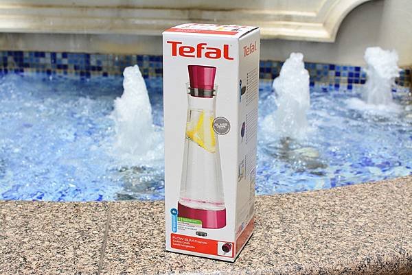 TEFAL-SLOW-SLIM長效冰鎮玻璃保冷瓶3_Fotor.jpg