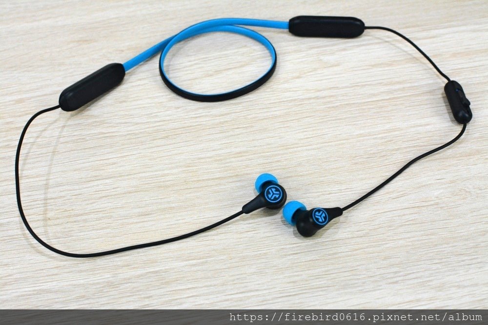 4-1JLAB-Play-Gaming-Bluetooth-IEM-53.jpg