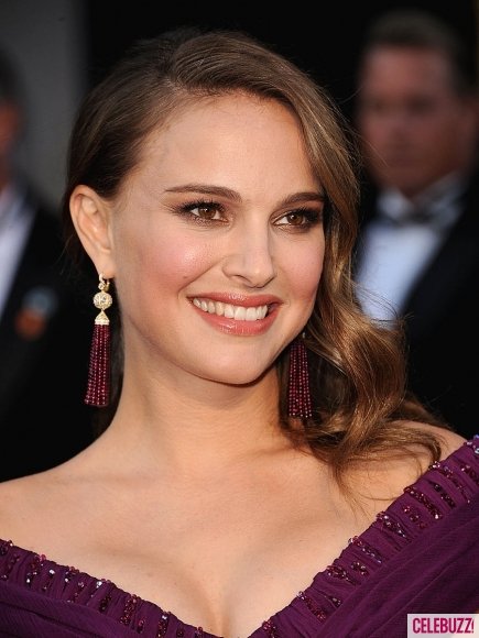 natalie-portman-oscars-2011-red-car  celebuzz.jpg
