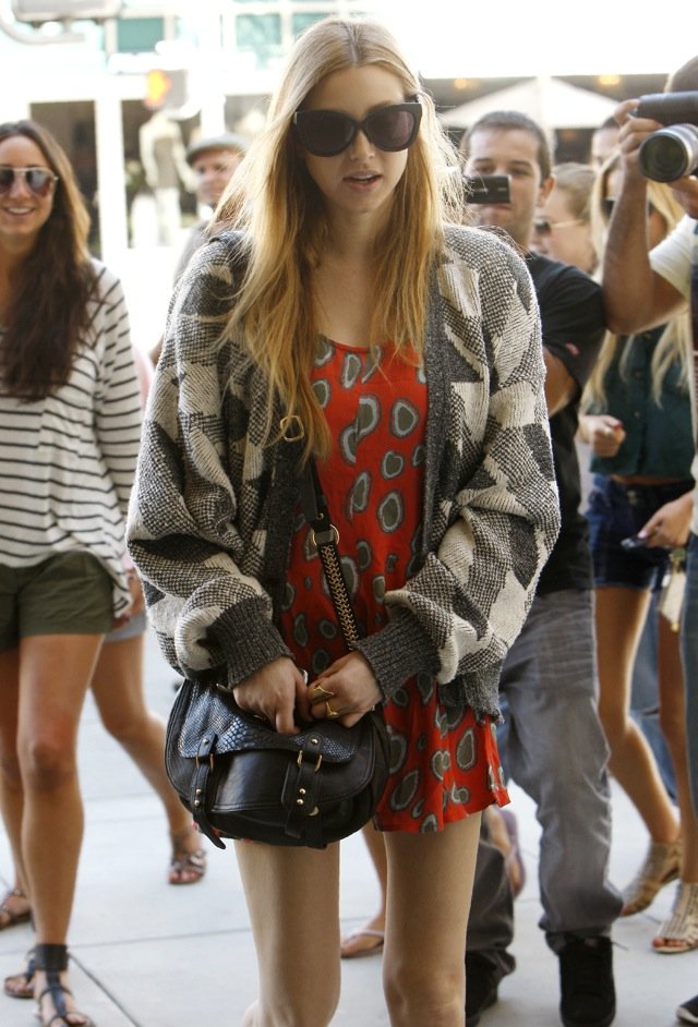 89261_Tikipeter_Whitney_Port_March_15_2_012_123_105lo trashed fashion.jpg