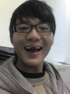 她幫我拍下波霸蛀牙的照片