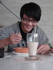 再加上是個貪吃鬼的角色