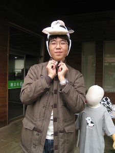 旁邊那個假人很詭異耶