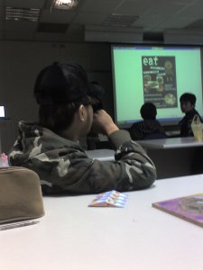 穿迷彩外套這位就是尿號族