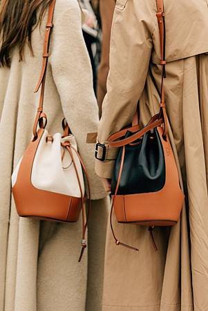 Loewe Balloon medium leather bucket bag