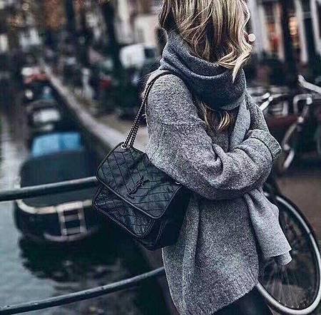 Ami-hoodie