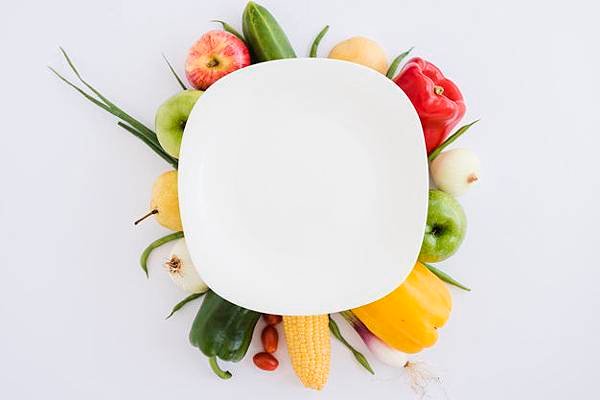 white-plate-cucumber-apple-bell-pepper-onion-corn-scallions-white-backdrop_23-2148165566.jpg