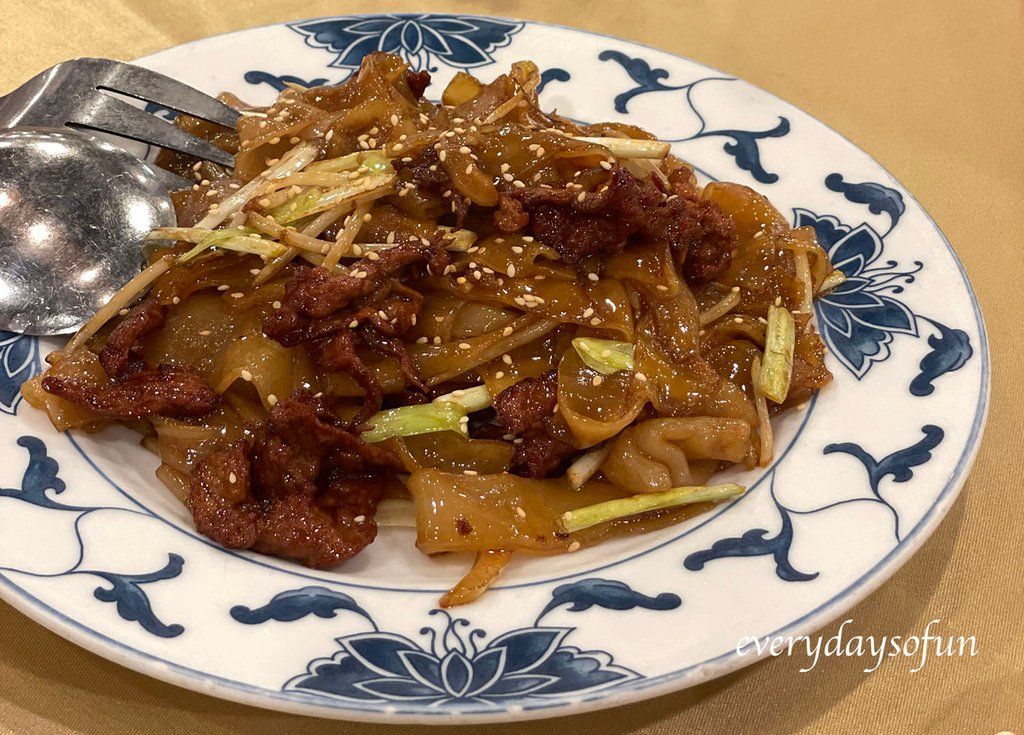 台北港式∥港九香滿樓∣隱身舊大樓的老字號港飲，復古風味還保有推車文化，就像置身港劇中，台北港式餐廳推薦