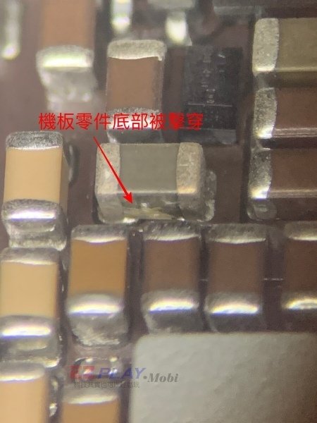 主機板零件被擊穿.jpg