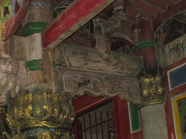 屋簷棟樑老舊.JPG