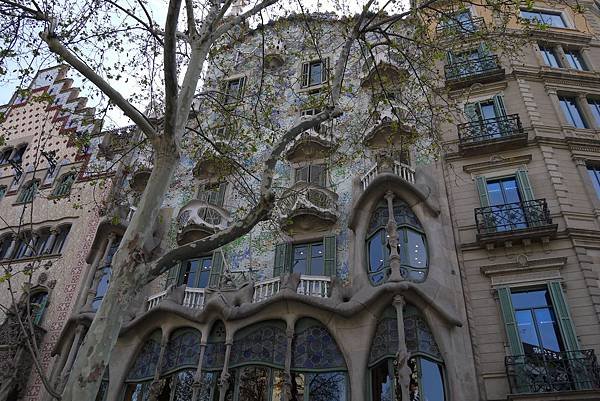 Flat 135/愛旅遊 西班牙 巴賽隆納Barcelona day1 米拉之家Casa Milà 巴特婁之家Casa Batlló