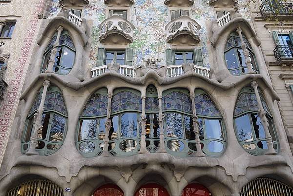 Flat 135/愛旅遊 西班牙 巴賽隆納Barcelona day1 米拉之家Casa Milà 巴特婁之家Casa Batlló