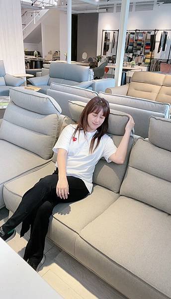 台中家具推薦、佔地最大的台中家具，種類超多的家具超市『 烏日