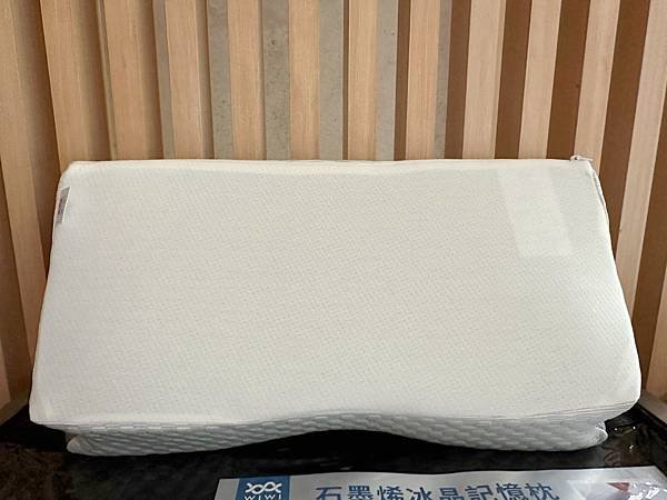 【枕頭推薦】WIWI 石墨烯冰晶記憶枕｜冰涼透氣｜慢彈支撐｜