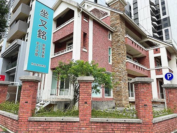 【新竹沙發推薦】床墊試躺推薦坐又銘沙發｜家具店參觀心得分享｜