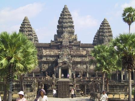 Angkor_wat_temple.jpg