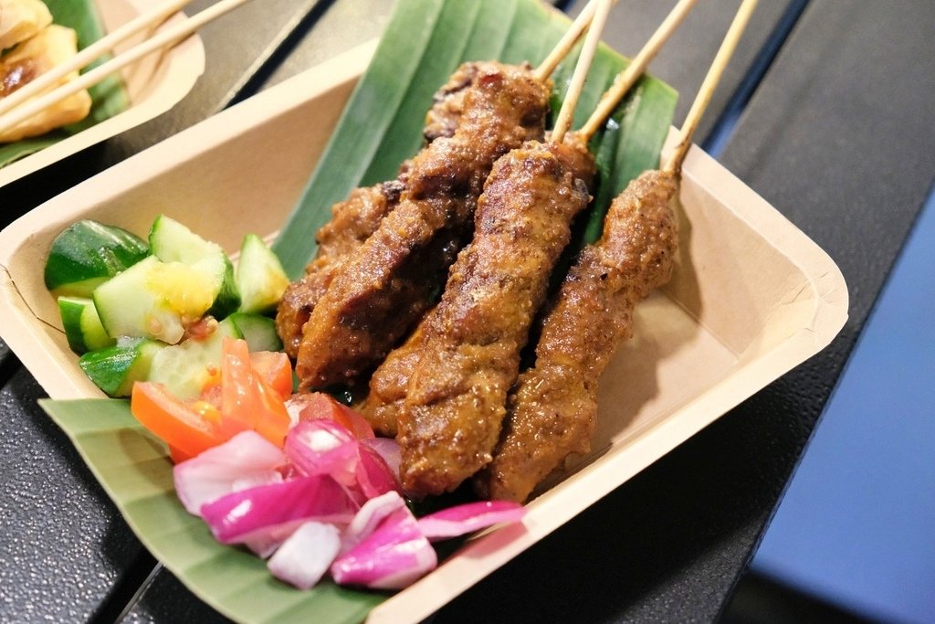 台南晚餐宵夜【肉慾覺醒】中西區美食，復興市場深夜食堂，南洋風