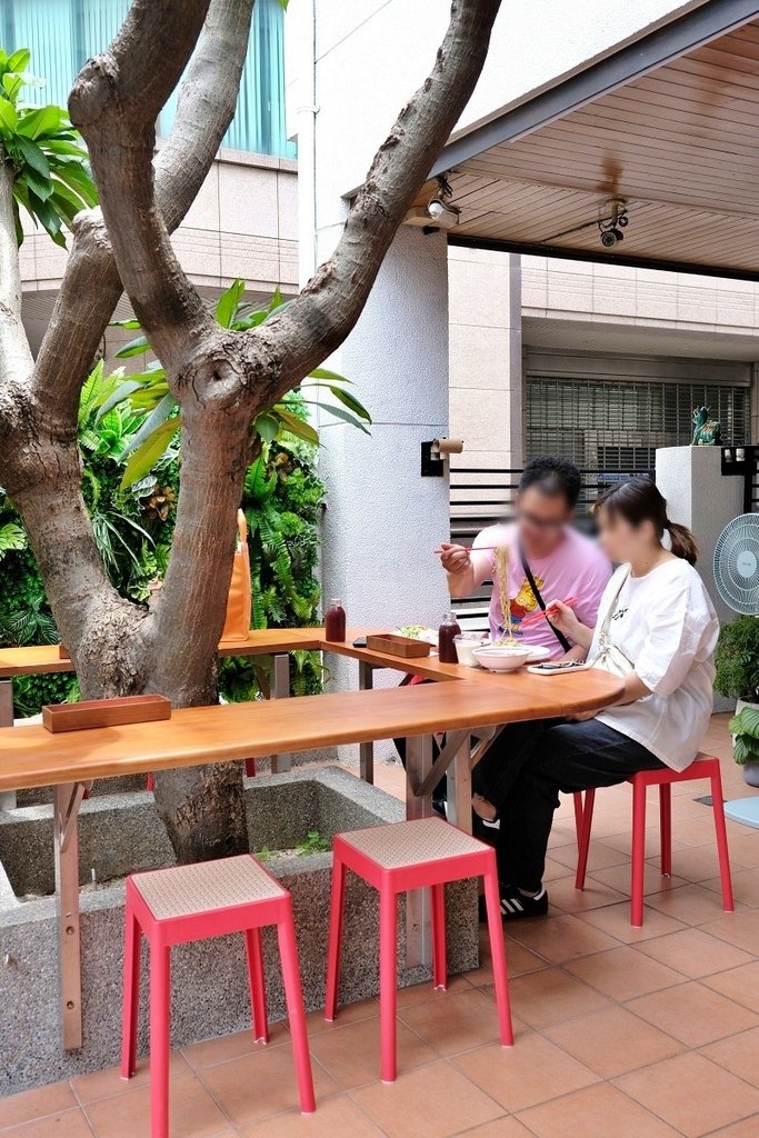 台南涼麵推薦【純情涼麵】台南新開幕文青風涼麵，還有皮蛋涼麵，