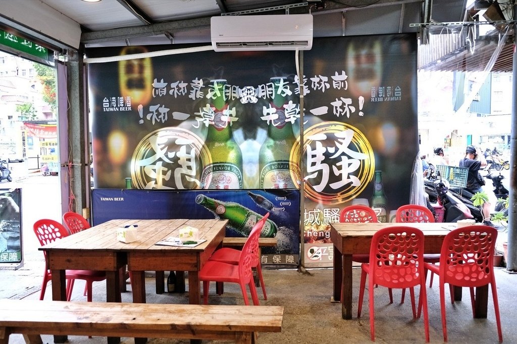 被熱炒耽誤的燒烤店，浮誇系美食，鮮美龍蝦湯、巨無霸豬油拌飯【