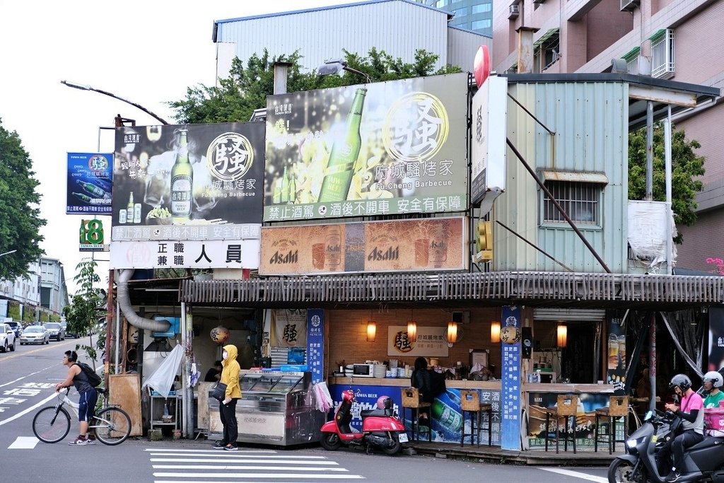 被熱炒耽誤的燒烤店，浮誇系美食，鮮美龍蝦湯、巨無霸豬油拌飯【