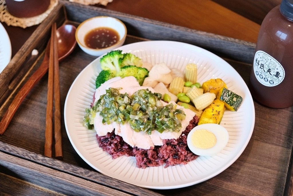 台南健康餐盒推薦【科氏凹豆呷飯】中西區美食，隱藏在巷內神秘的