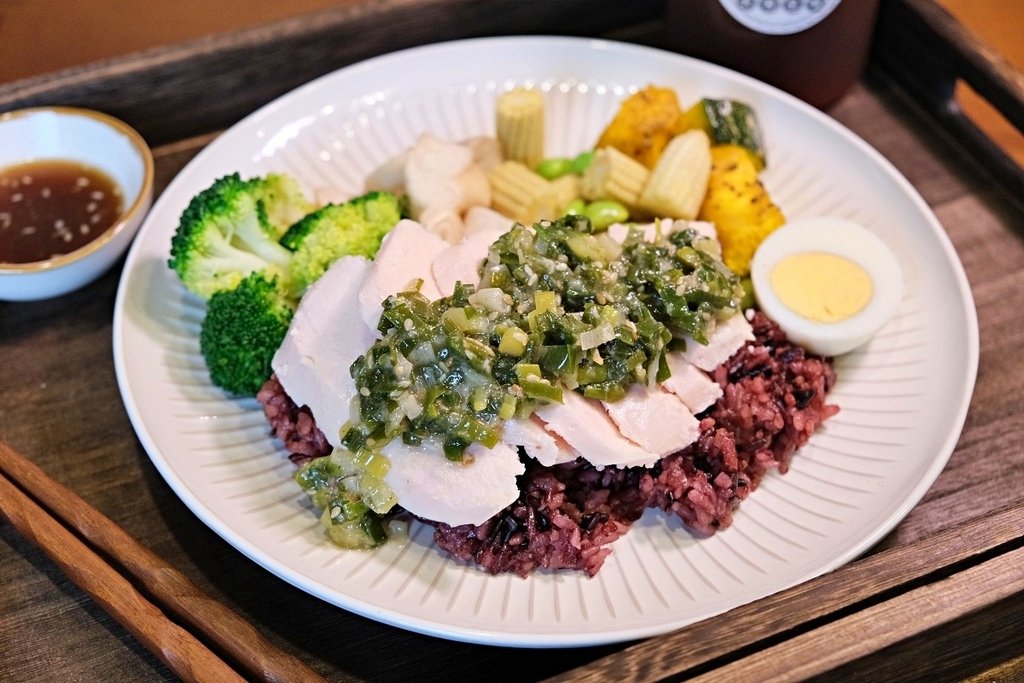 台南健康餐盒推薦【科氏凹豆呷飯】中西區美食，隱藏在巷內神秘的