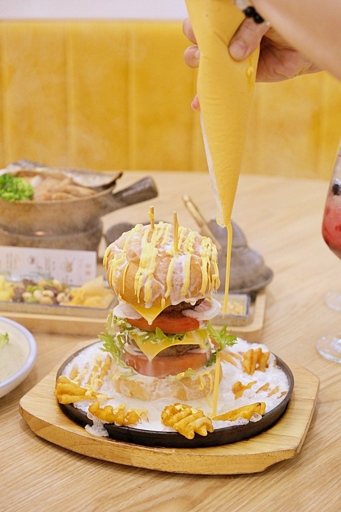 台南晚餐【Mochi Mochi 鬆餅屋】不只舒芙蕾好吃，釜