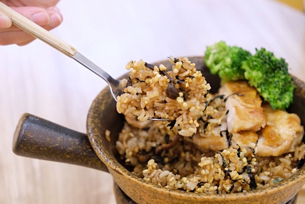 台南晚餐【Mochi Mochi 鬆餅屋】不只舒芙蕾好吃，釜