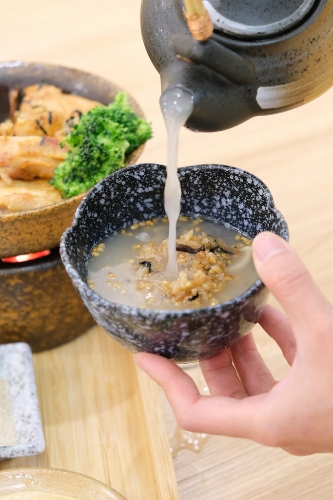 台南晚餐【Mochi Mochi 鬆餅屋】不只舒芙蕾好吃，釜