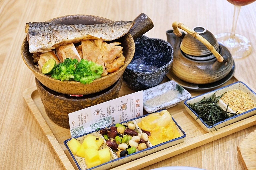 台南晚餐【Mochi Mochi 鬆餅屋】不只舒芙蕾好吃，釜