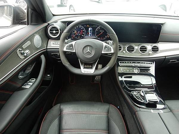 M-Benz AMG E43 4MATIC 4.jpg