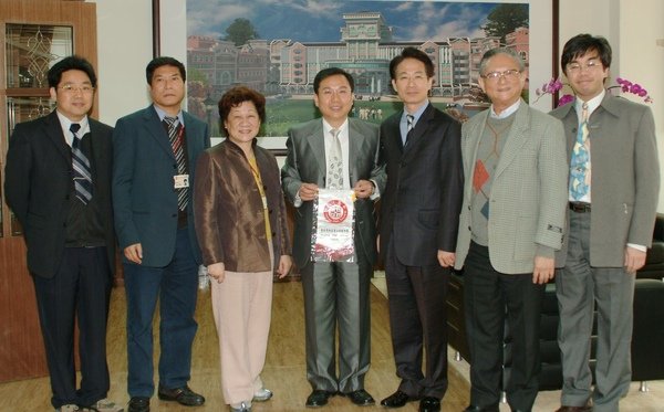 滬江高中生另類畢旅，遊致遠當一天大學新鮮人﹗