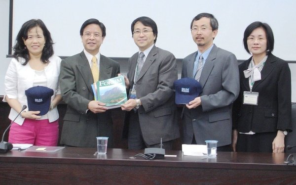 台南科技大學﹁菁英講座﹂，昨天邀請美國在台協會高雄分處處長康晟如（Chris Castro）蒞校演講。