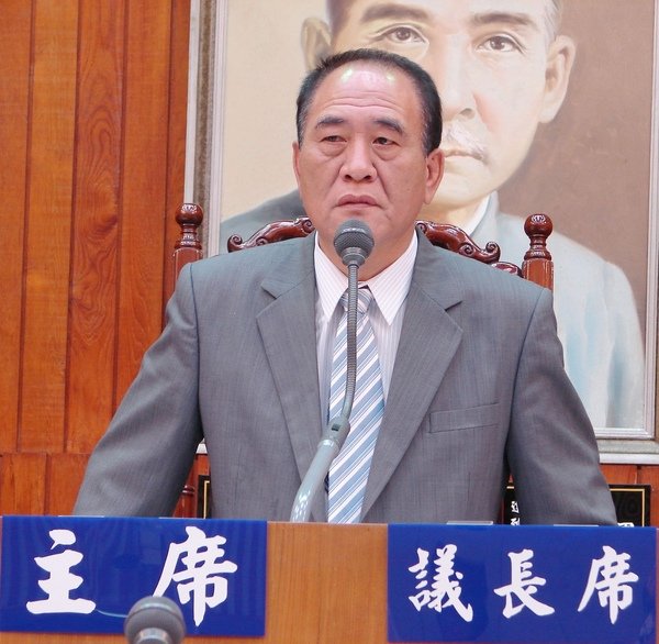針對台南縣市通過升格案，台南縣議會議長吳健保希望中央妥善安排代表會出路。