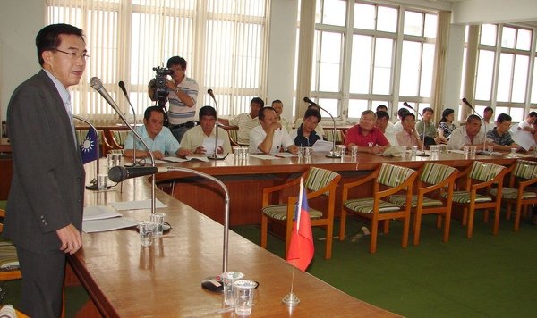 三十一鄉鎮市代表會透過國民黨台南縣黨部主委李全教，決定向馬英九總統陳情，要求訂定落日條款讓代表們再競選一屆。