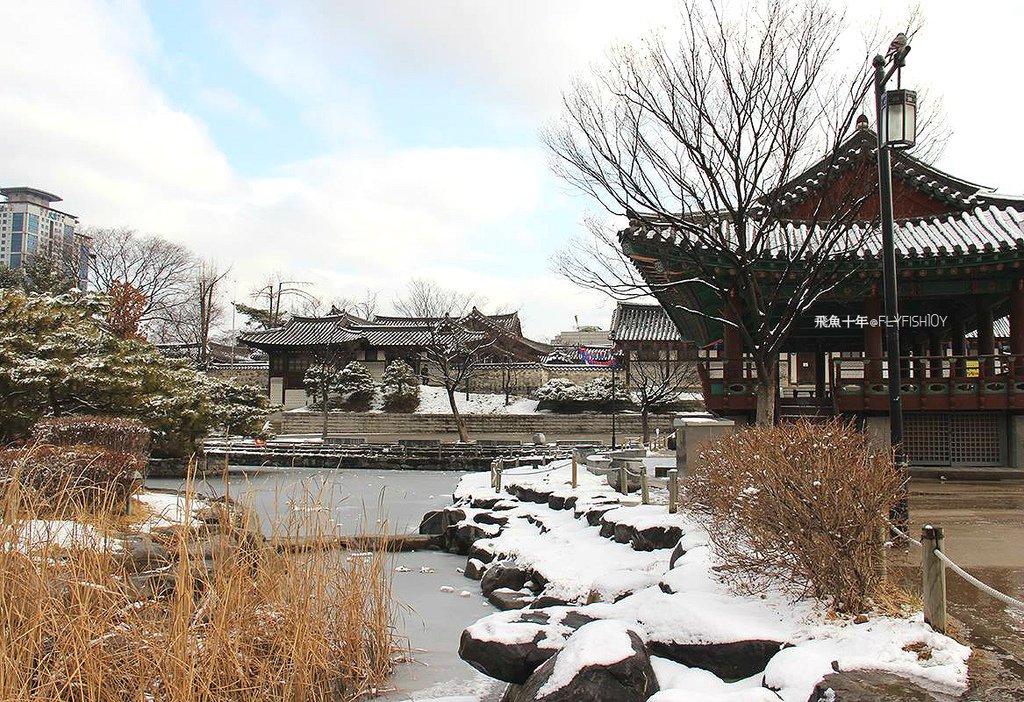 韓國首爾。下大雪的東廟、南山谷韓屋村(남산골한옥마을)、 土