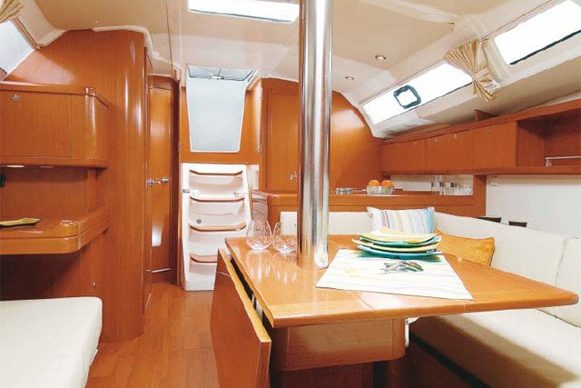 Beneteau Oceanis 37