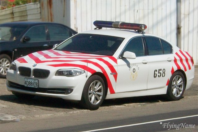 國道公路警察BMW 523i