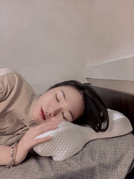 【枕好睡-眠りの専門家】 枕好睡記憶機能枕 怎麼睡都好睡 人