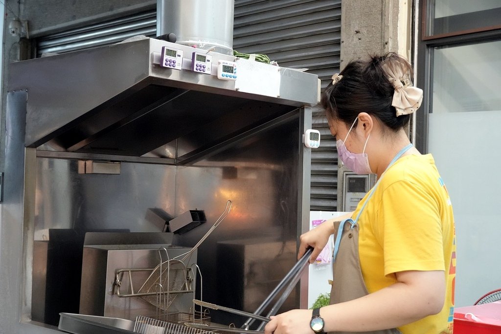 【霧峰美食】咿品香雞排 銅板價小吃美食 | 多汁美味又好吃雞