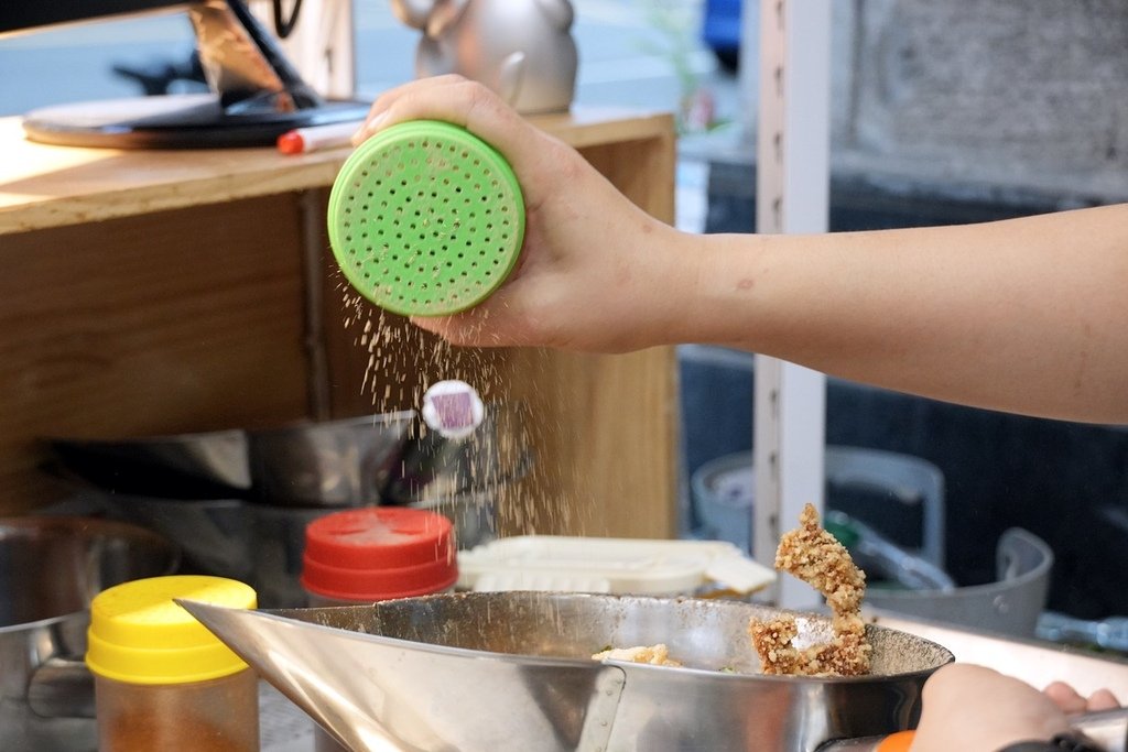 【霧峰美食】咿品香雞排 銅板價小吃美食 | 多汁美味又好吃雞