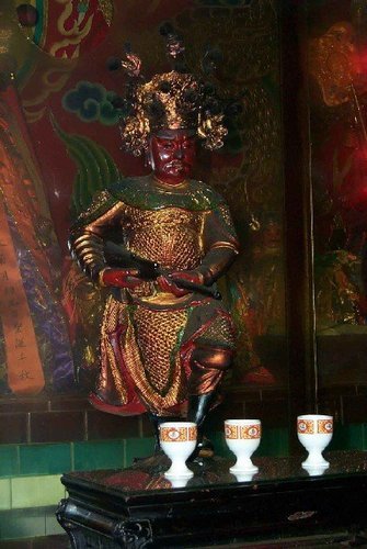 台灣第一尊持槍的 聖義元帥 (紅旗公) .jpg