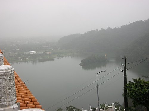 35三清宮 前的梅花湖.jpg
