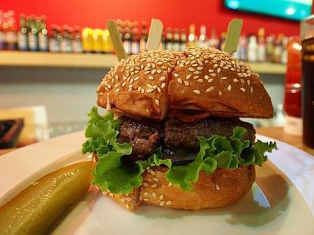 BLT Burger 地址：台北市松壽路18號 電話：(02)8786-5668