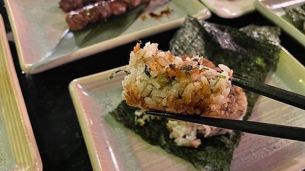 滿滿日系元素的摩多居酒屋．菜單選擇超級多．好吃完全無雷．超夯