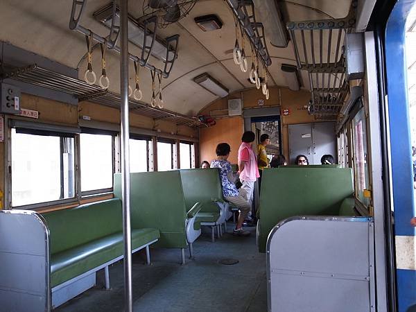 4.柴油火車內裝.jpg