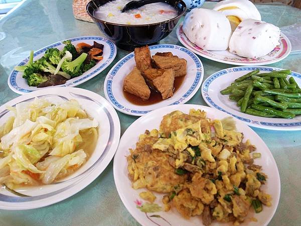 5-9青青草原露營客棧早餐
