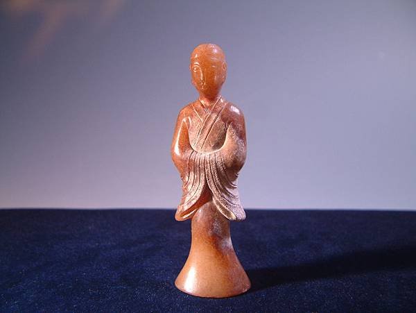 西漢白玉褐沁立式仕女.JPG